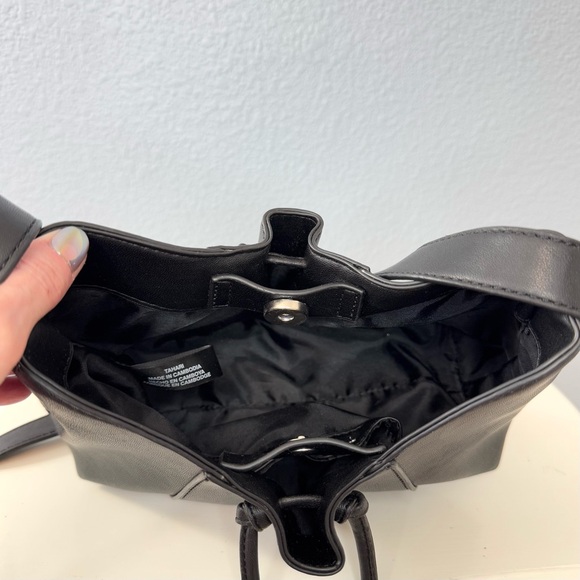 T Tahari Vegan Leather Black Crossbody - Picture 6 of 6
